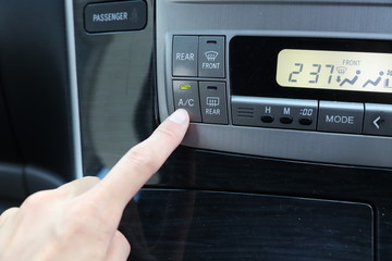 Fototapeta premium 車のエアコン操作イメージ