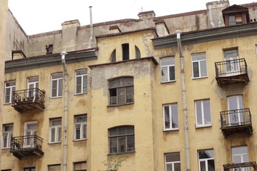 Fototapeta na wymiar Average building in Saint Petersburg
