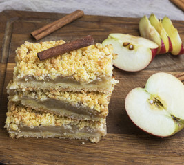  baked slices of pie with apples