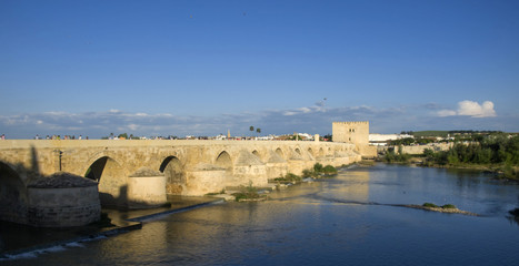 Puente Romano y Torre de la Calahorra / Roman Bridge and the Calahorra tower. Córdoba