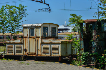 Fototapeta na wymiar Alte Lokomotive im aufgelassenen Bahnhof von Triest