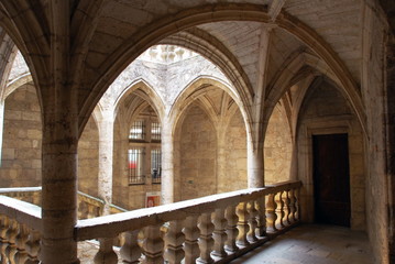 Ville de Pézenas, Hôtel de Lacoste (cour et escalier XVe siècle), département de l'Hérault, France