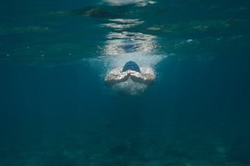 Fototapeta na wymiar Swimming underwater