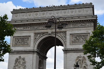 Fototapeta na wymiar Arc de Triomphe Framed by Trees, Paris