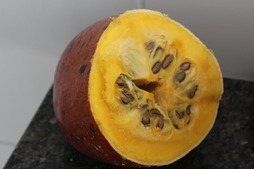 The exotic fruit Jamelao (jambolan, crua) sliced