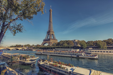 Fototapeta na wymiar Eiffel Tower in Paris in tourist season