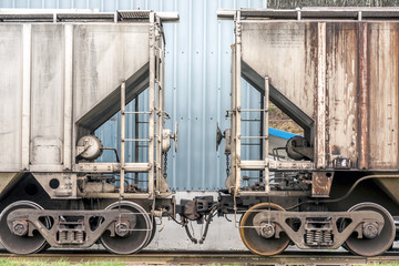 Obraz premium Dwa wagony samowyładowcze do pociągu
