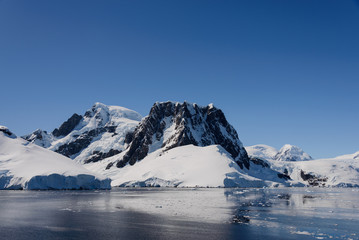 Fototapeta na wymiar Antarctic landscape with mountains and reflection