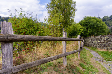 Fototapeta na wymiar weathered wooden fence than on the hiking trail near Monschau