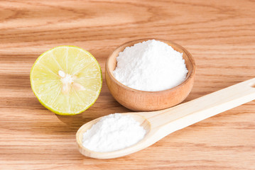 baking soda and lemon on wooden table