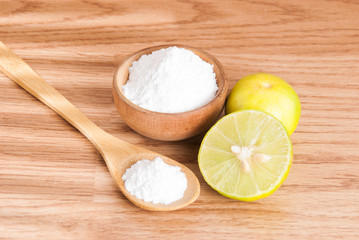 baking soda and lemon on wooden table