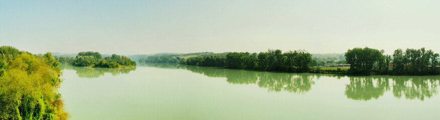 Fototapeta na wymiar Inn Panorama - Fluss in Bayern an der Grenze nach Österreich