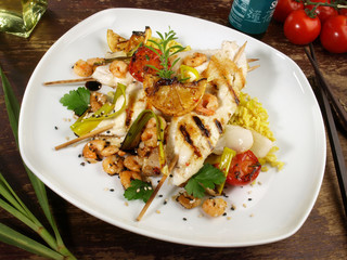 Fischfilets auf Curryreis mit Gemüse