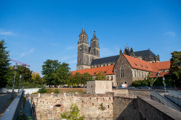 Magdeburger Dom an einem Sommermorgen 
