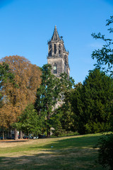 Magdeburger Dom mit Park hochkant