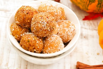 Pumpkin Pie Proetin balls / Energy bites rolled in coconut and nuts