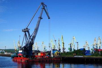 Obraz premium cranes in port