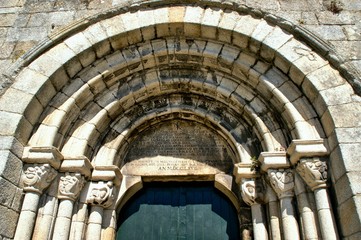 Detalhe do portal românico da Igreja de S. Martinho da Cedofeita.