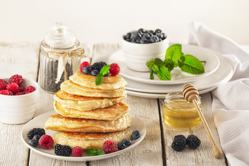 pancakes with berries