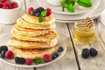 pancakes with berries