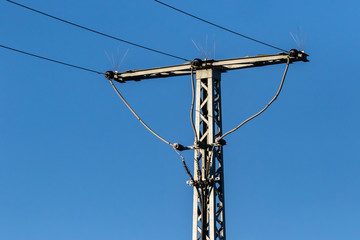 Mastaufführung Mittelspannung am Gittermast