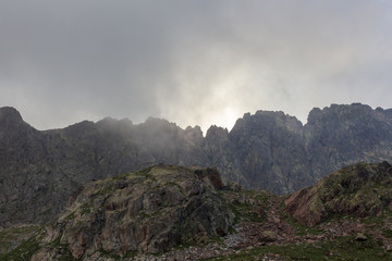 Crête au dessus des lacs de Terre Rouge dans le Mercantour
