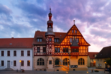 historisches Rathaus Harzgerode im Sonnenuntergang
