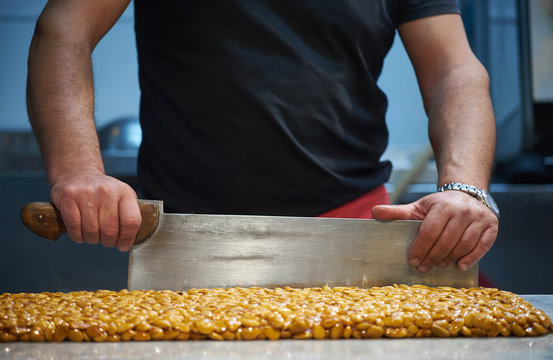 Man cutting the Apulian nougat