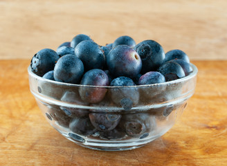 Fresh blueberries in glass  bowl.