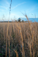 Obraz premium Old plane in field