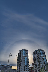 Fototapeta premium a Rainbow halo around the sun in blue evening sky