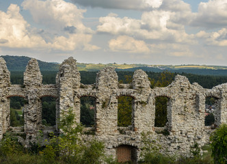 Ruined walls of Rabsztyn Castle in Rabsztyn village, Poland - obrazy, fototapety, plakaty