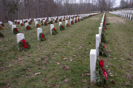 Wreaths placed on veteran graves