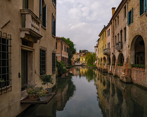 Fototapeta na wymiar Treviso: canale dei Buranelli