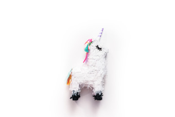 Unicorn pinata © arinahabich