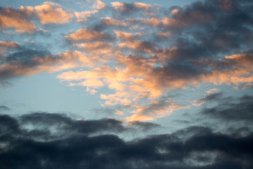 Obraz premium dramatic stormy cloudy sunset sky
