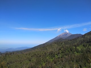 Obraz premium landscape with mountains and clouds