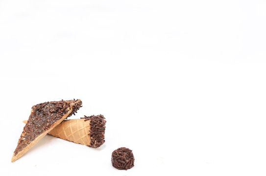 Cone trufado casquinha recheada casca de sorvete recheado brigadeiro