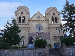 Fototapeta premium Facade of the Basilica Of St. Francis Of Assisi in Santa Fe, New Mexico early in the morning.