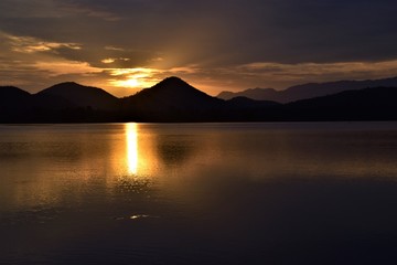 Fototapeta premium sunset over lake