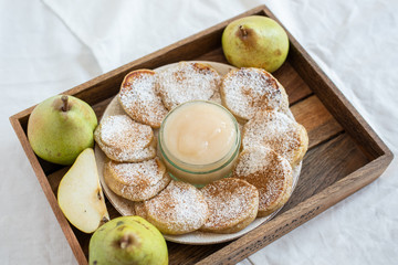 Pancakes mit Birnenmus 