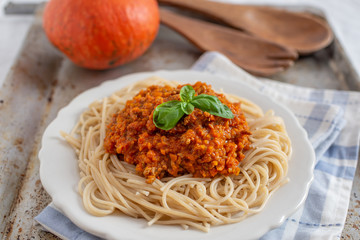 Spaghetti mit Kürbis Bolognese 
