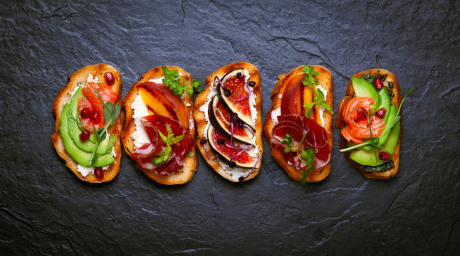Set of assorted bruschetta
