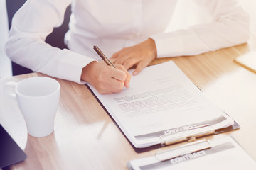 Contract signing Please read the details before writing down the agreement. Applying for a job requires that the employment contract is agreed upon by both parties. Otherwise, it may cause problems.