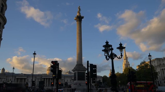 Time lapse. Moving clouds over Nelson&rsquo;s Column on Trafalgar Square. London. 