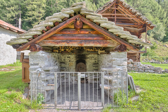 Ancient bread oven with characteristic natural stone roof (piode or lose - beole). Common oven used in the past by the mountain population for baking bread. Macugnaga, Italian alps