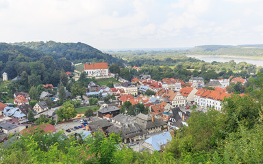 Fototapeta na wymiar Panorama of Kazimierz Dolny on Vistula river seen from Mountain of Three Crosses