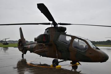 陸上自衛隊　観測ヘリコプター