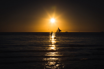 Fototapeta premium Silhouette of a man practicing stand-up paddle