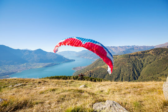 Lago di Como (IT) - Volo con parapendio